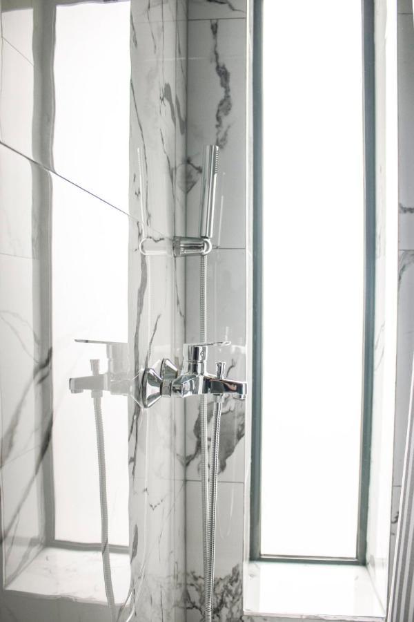 Live The Luxe Apartment Kallithea  Bagian luar foto