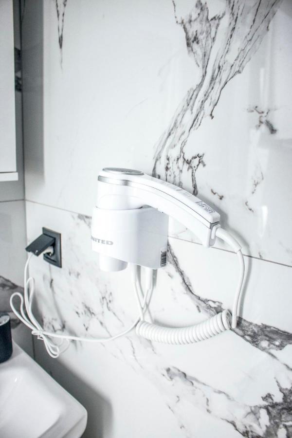 Live The Luxe Apartment Kallithea  Bagian luar foto