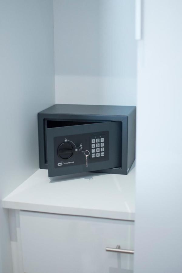 Live The Luxe Apartment Kallithea  Bagian luar foto